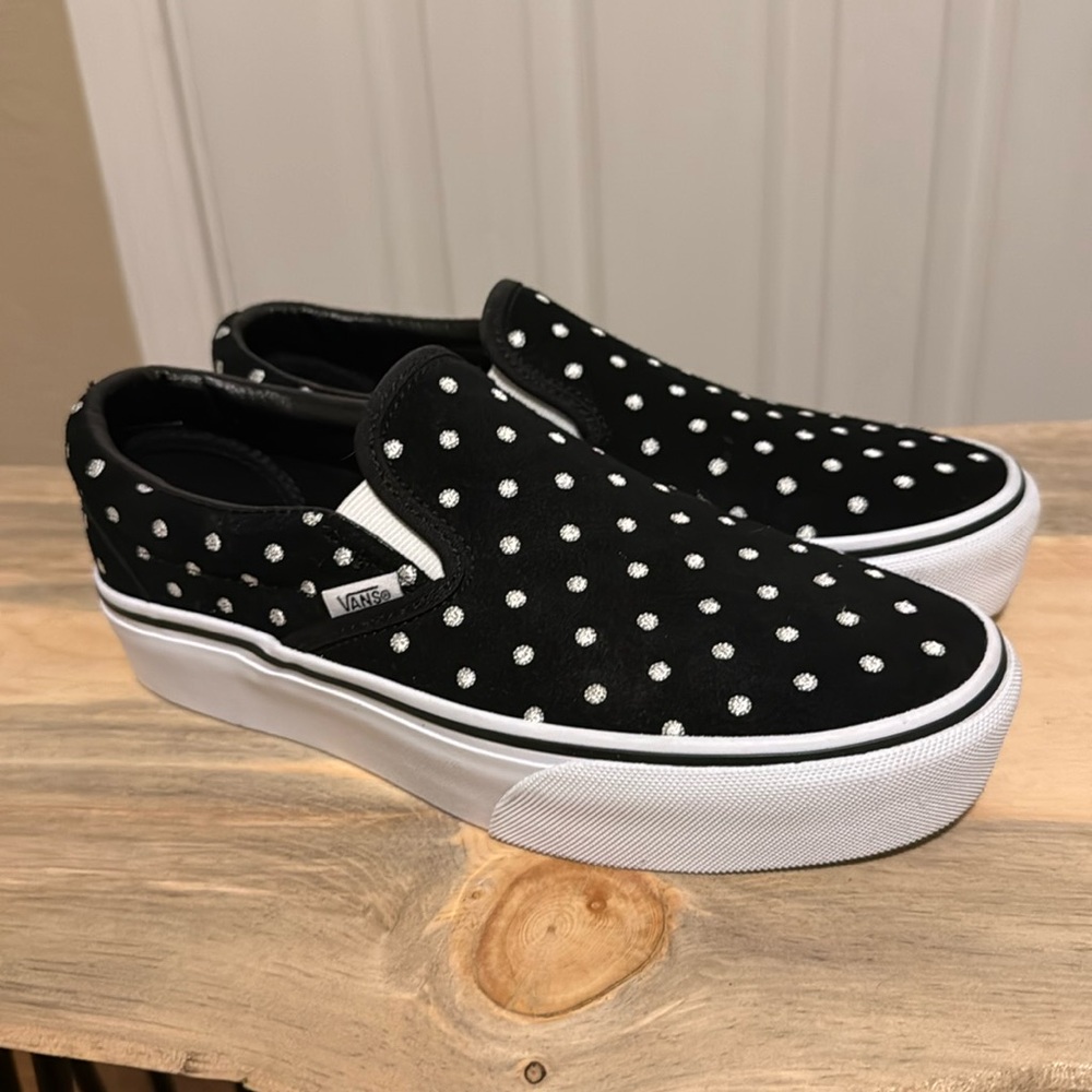 Vans - embroidered polka dot